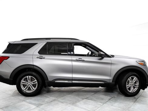 Used 2020 Ford Explorer XLT w/ Equipment Group 202A AWD/4WD image 7