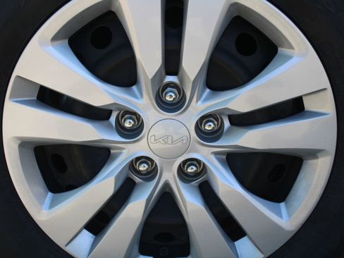 Certified 2023 Kia Soul LX FWD image 17
