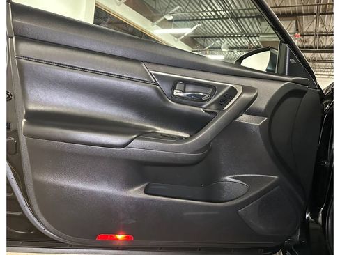 Used 2016 Nissan Altima 2.5 SL w/ 2.5 Technology Package FWD image 18