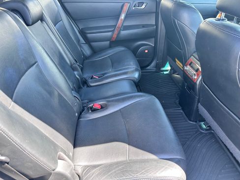 Used 2012 Toyota Highlander Limited w/ Tow Pkg AWD/4WD image 9