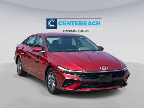 Used 2024 Hyundai Elantra SEL FWD image 2