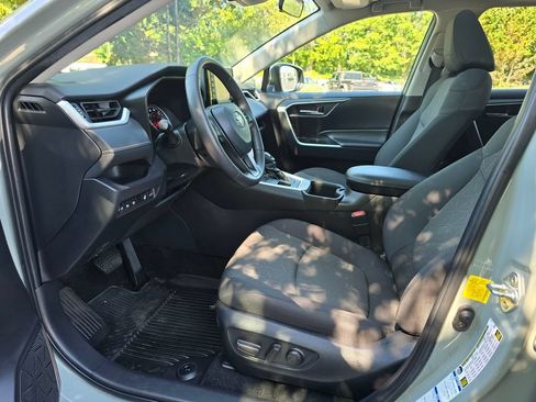 Used 2022 Toyota RAV4 XLE w/ Convenience Package AWD/4WD image 15