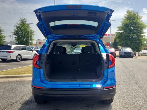 Used 2024 GMC Terrain SLE w/ Driver Convenience Package FWD image 14