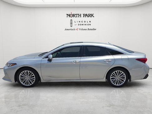 Used 2022 Toyota Avalon Limited w/ Advanced Safety Package FWD image 2
