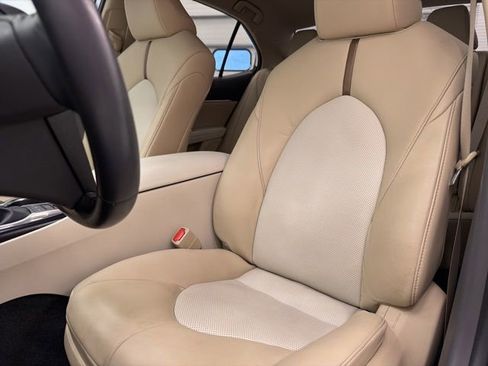 Certified 2020 Toyota Camry XLE FWD image 13
