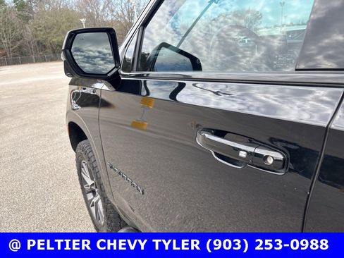 Used 2021 Chevrolet Suburban Z71 w/ Z71 Signature Package image 10