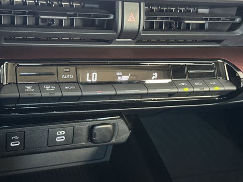 Used 2023 Toyota Prius Prime FWD image 19
