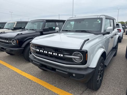 New 2026 Ford Bronco Outer Banks AWD/4WD image 2