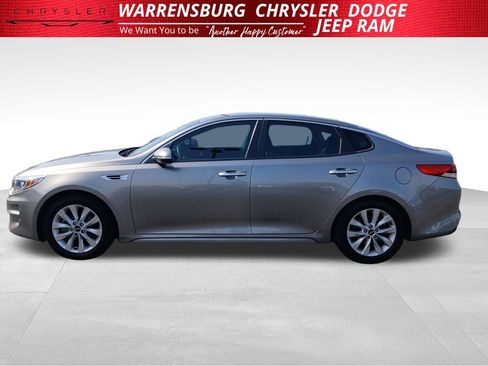 Used 2018 Kia Optima LX w/ 17" Alloy Wheels Package FWD image 9
