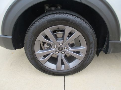 Used 2024 Ford Explorer XLT w/ Equipment Group 202A image 14