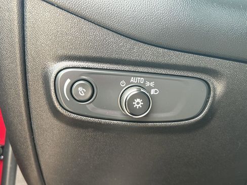 Used 2018 Chevrolet Equinox LT image 16