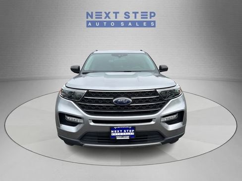 Used 2022 Ford Explorer XLT w/ Equipment Group 202A AWD/4WD image 2