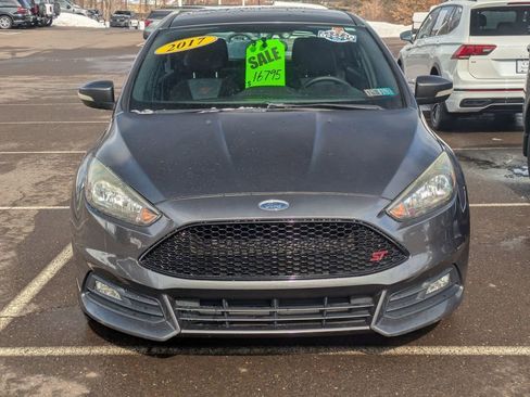 Used 2017 Ford Focus ST image 2