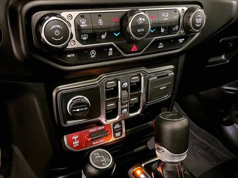 Used 2021 Jeep Gladiator Rubicon AWD/4WD image 17
