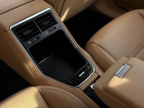 Used 2018 Porsche Panamera 4 w/ Premium Package Plus image 21