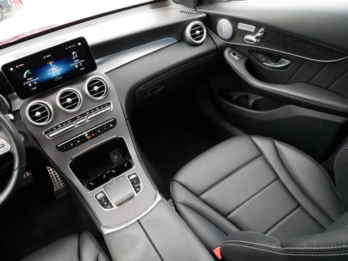 Used 2021 Mercedes-Benz GLC 300 4MATIC image 11