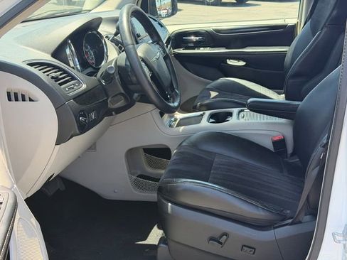 Used 2015 Chrysler Town & Country Limited FWD image 15