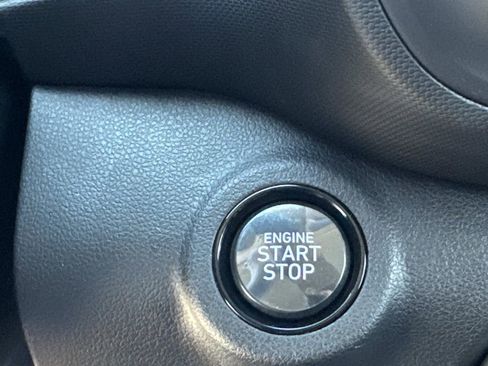 Certified 2025 Hyundai Venue SEL image 14