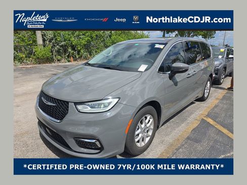 Used 2023 Chrysler Pacifica Touring-L FWD image 1