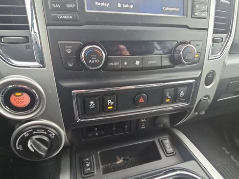 Used 2017 Nissan Titan PRO-4X w/ Pro-4x Convenience Package image 18