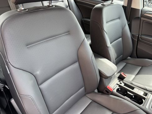 Used 2019 Volkswagen e-Golf SEL Premium image 10