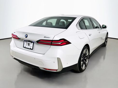 Used 2025 BMW 530i xDrive w/ Premium Package AWD/4WD image 5