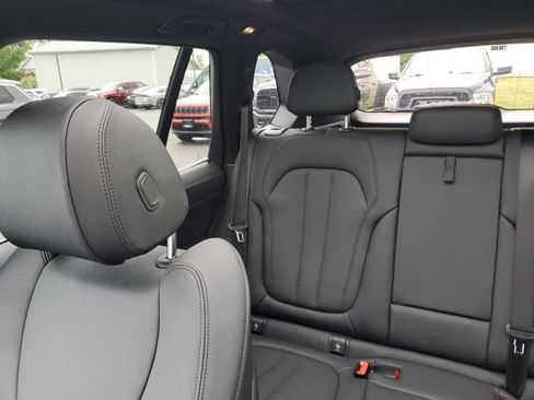 Used 2022 BMW X5 xDrive40i w/ Premium Package AWD/4WD image 14