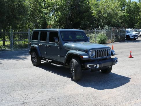 Used 2026 Jeep Wrangler Unlimited Sahara w/ Safety Group AWD/4WD image 7