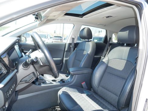 Used 2020 Kia Niro Touring FWD image 14
