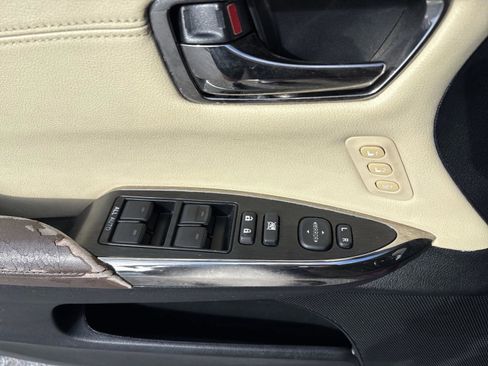 Used 2013 Toyota Avalon XLE Touring FWD image 17
