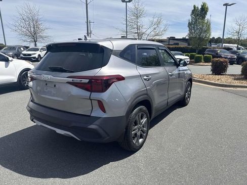 Used 2022 Kia Seltos LX image 6