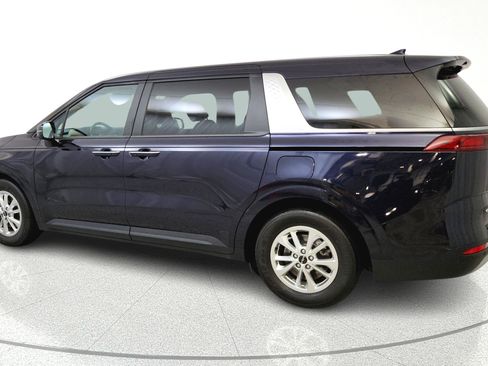 Used 2022 Kia Carnival LX FWD image 3