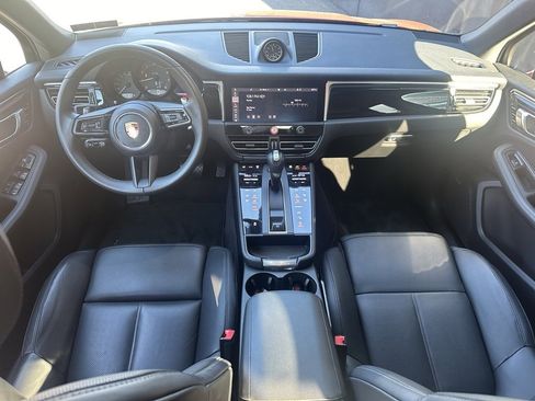 Certified 2025 Porsche Macan image 17