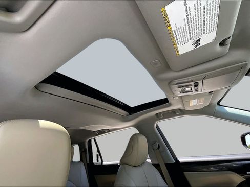 Used 2023 Toyota Highlander Limited FWD image 14