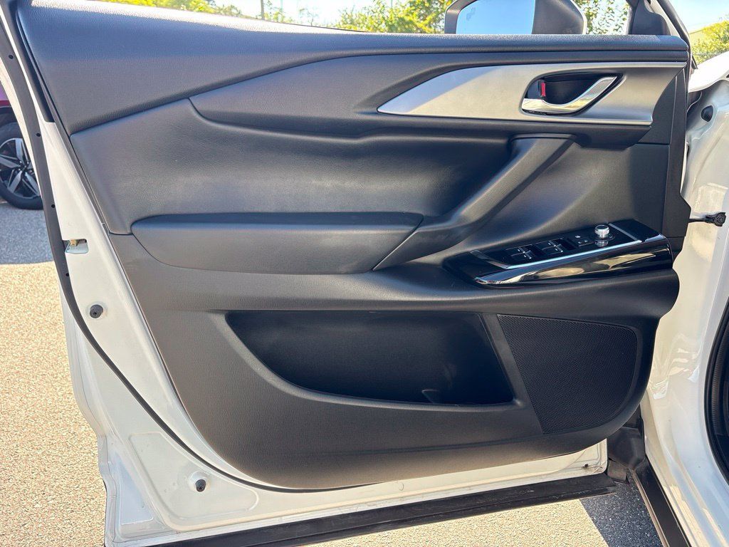 Used 2020 MAZDA CX-9 Touring FWD image 11