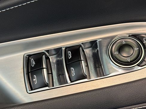 Used 2022 Chevrolet Corvette Stingray Convertible w/ Z51 Performance Package image 12