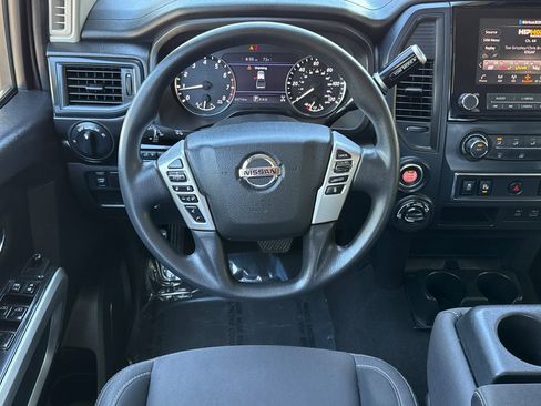 Used 2022 Nissan Titan SV image 15