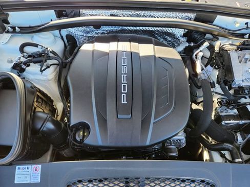 Used 2021 Porsche Macan AWD/4WD image 11