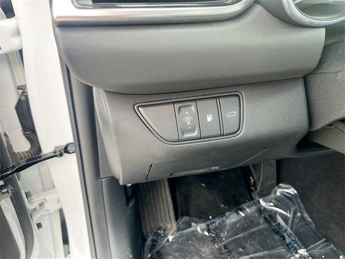 Used 2025 Genesis G70 2.5T image 10