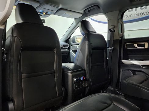 Used 2022 Ford Explorer XLT w/ Equipment Group 202A image 16