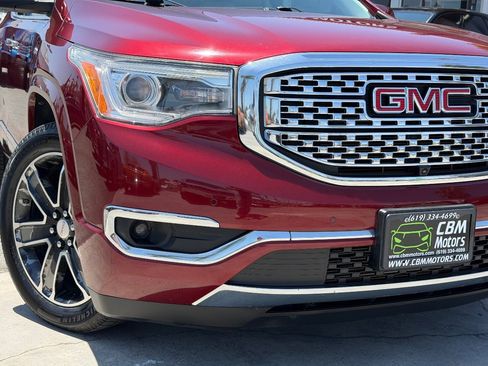 Used 2017 GMC Acadia Denali w/ Technology Package FWD image 3