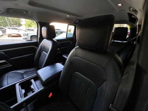 Used 2020 Land Rover Defender 110 SE image 12