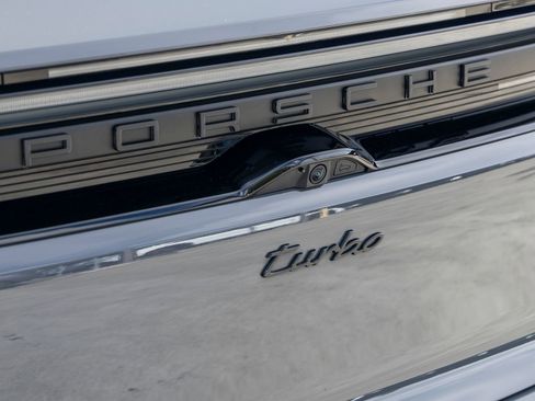 Certified 2025 Porsche Macan Turbo Electric AWD/4WD image 23