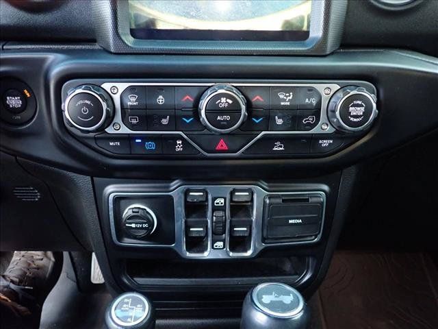 Used 2022 Jeep Wrangler Unlimited Sahara w/ Cold Weather Group AWD/4WD image 10