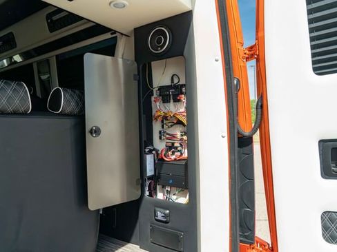 Used 2024 Mercedes-Benz Sprinter 3500 image 34