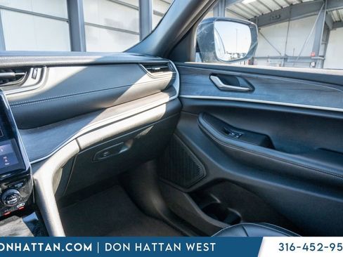 Used 2024 Jeep Grand Cherokee L Limited w/ Luxury Tech Group II AWD/4WD image 14