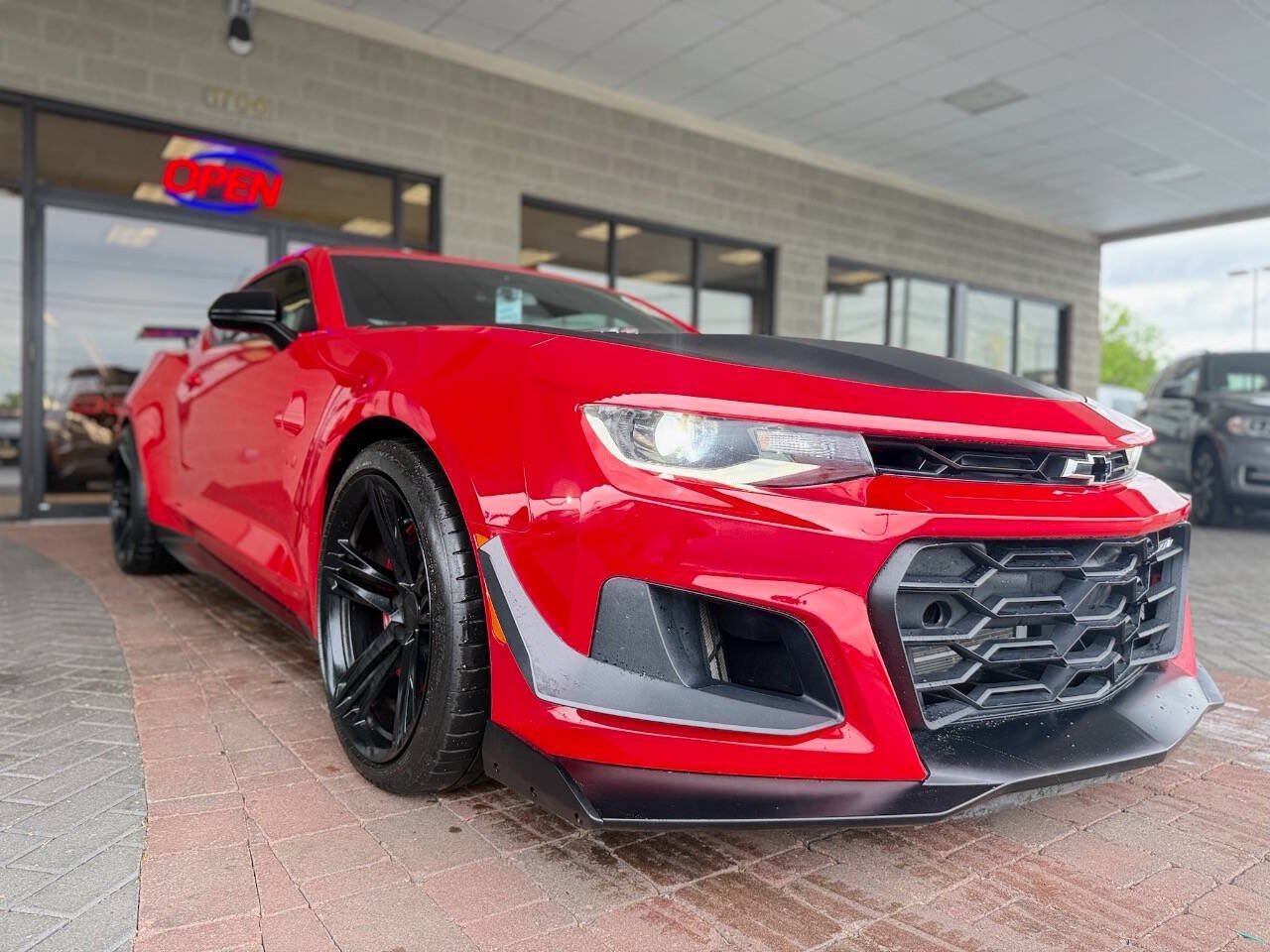 Used 2020 Chevrolet Camaro ZL1 RWD image 27