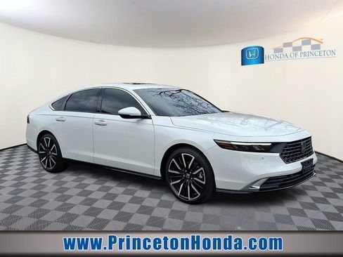 Used 2025 Honda Accord Touring image 1