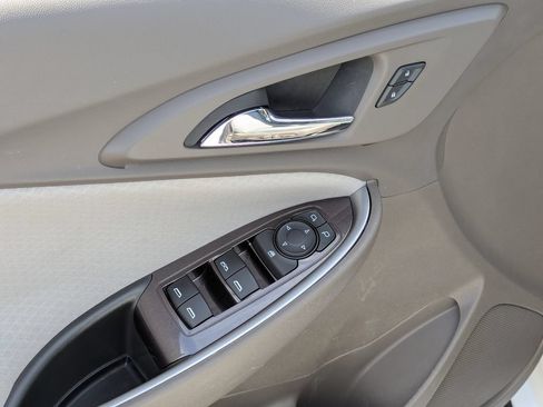 Used 2022 Chevrolet Malibu LT FWD image 11