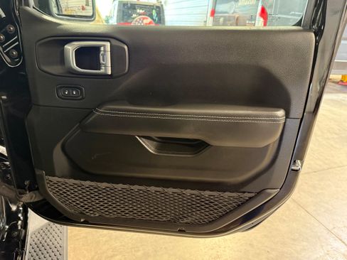 Used 2021 Jeep Wrangler Unlimited Sahara w/ Cold Weather Group AWD/4WD image 8